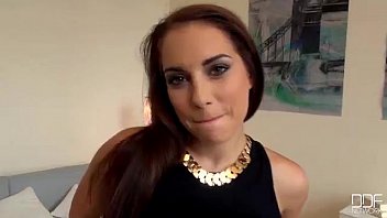 Ruiva bem vadia no Porno boquete mamando a piroca