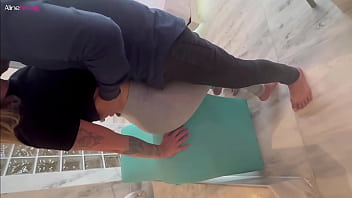 Safada Gatasgyn mamando a vara do macho e sendo chupada